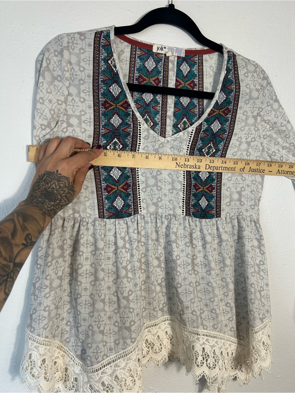 Jolt Boho Peasant Blouse Size S Gray Embroidered Crochet Lace Trim Babydoll Top - Picture 7 of 8
